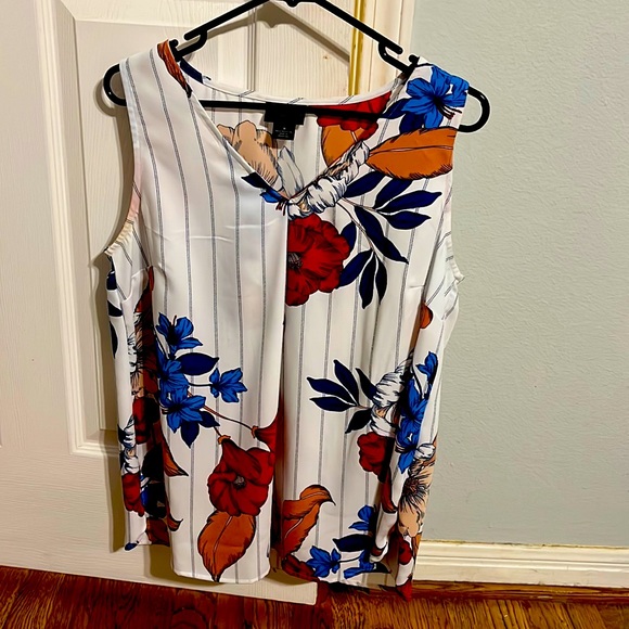 Flowered Liz Claiborne - Picture 1 of 2